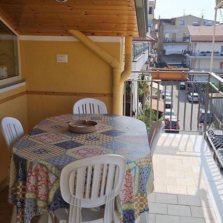 Tiziana Apartamento Giardini Naxos Exterior foto