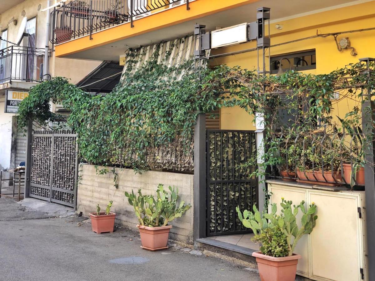 Tiziana Apartamento Giardini Naxos Exterior foto